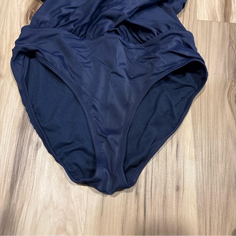 NEW Athleta Hampton Twist One Piece Swimsuit Navy Blue Size 32B 32C Built In Bra - Picture 4 of 10